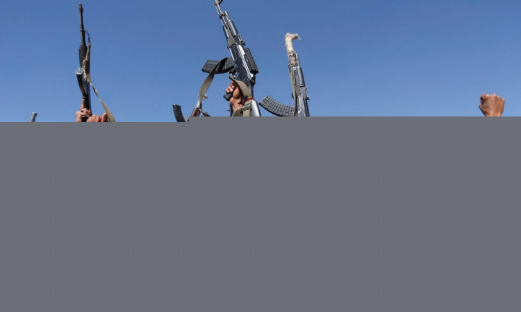 Governo iemenita acusa rebeldes houthis de ataque letal contra navio no Mar Vermelho
