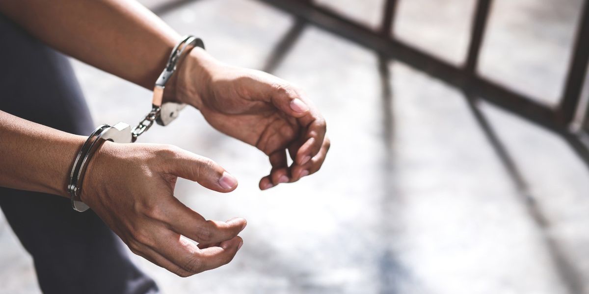 Privohen nga liria 4 persona në Shkup, policia ju gjeti kokainë dhe mariuhanë