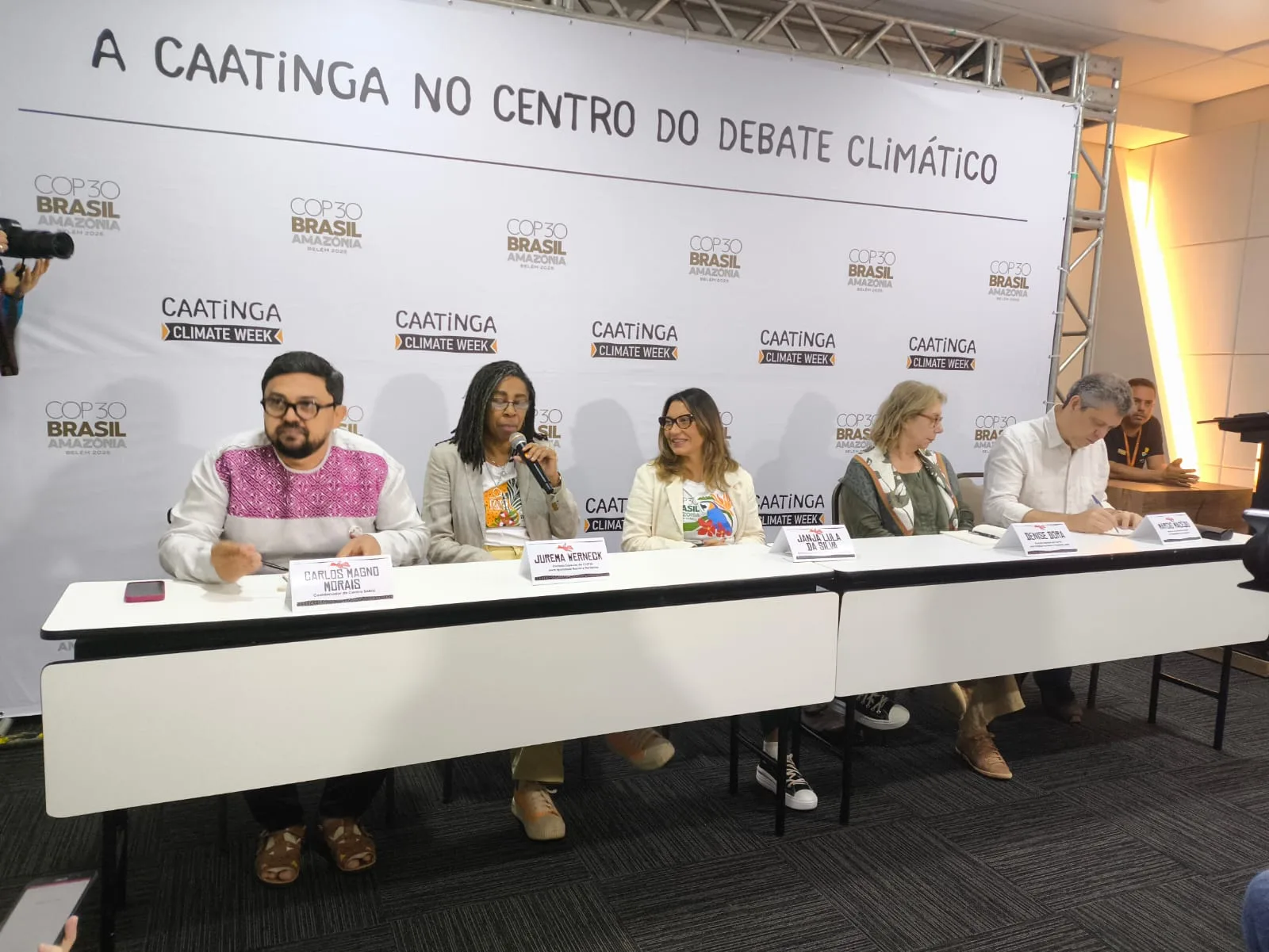 Com grupo de enviadas para a COP30, Janja participa de encontro em PE e ouve comunidades tradicionais sobre a caatinga