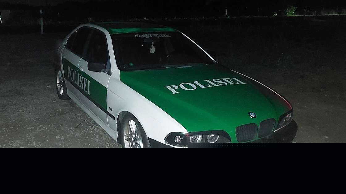 Keine Amtsanmaßung: Geschwisterpaar mit "Polisei"-Auto unterwegs