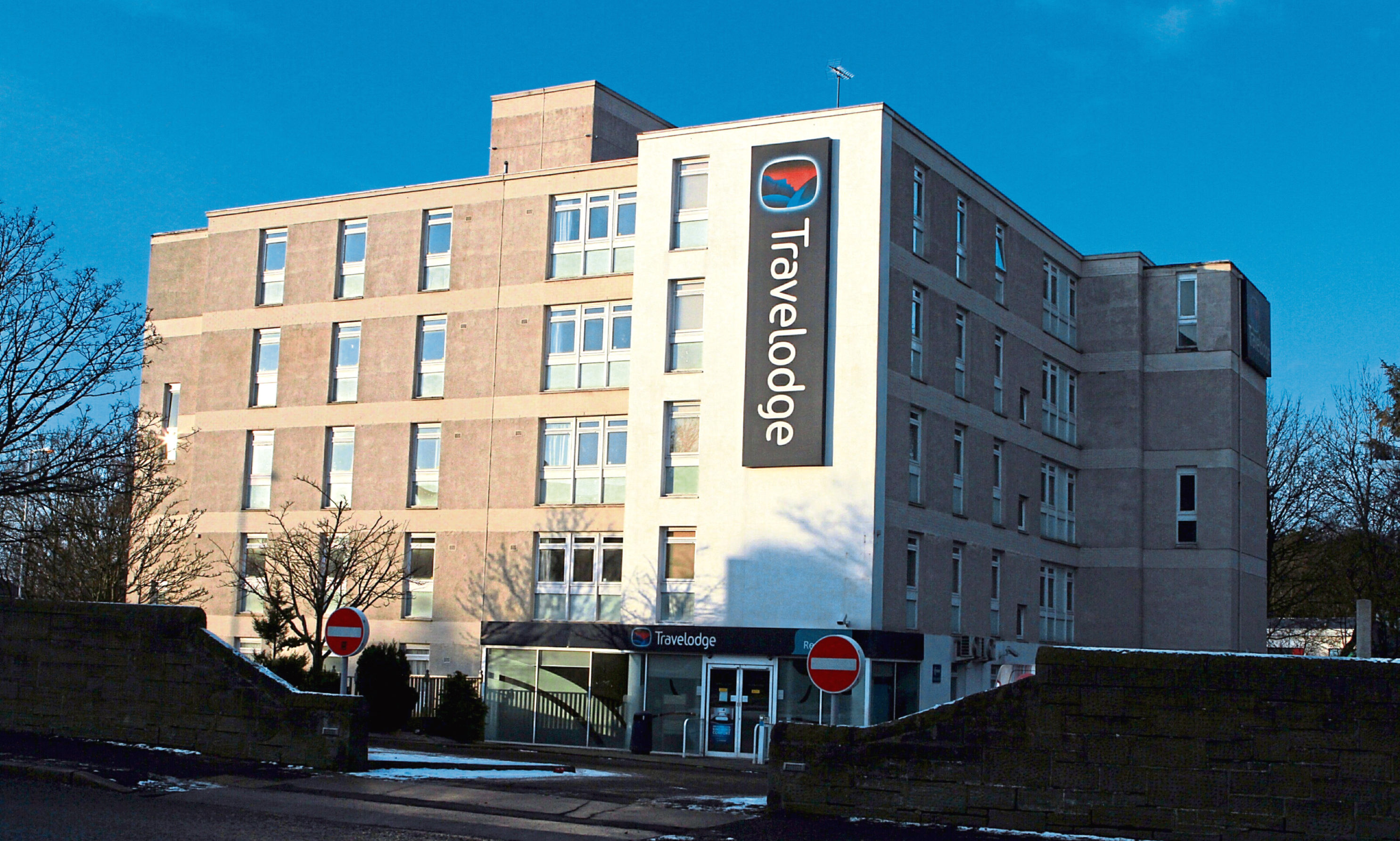 Couple left ‘petrified’ after waking to find shirtless stranger in Dundee Travelodge room
