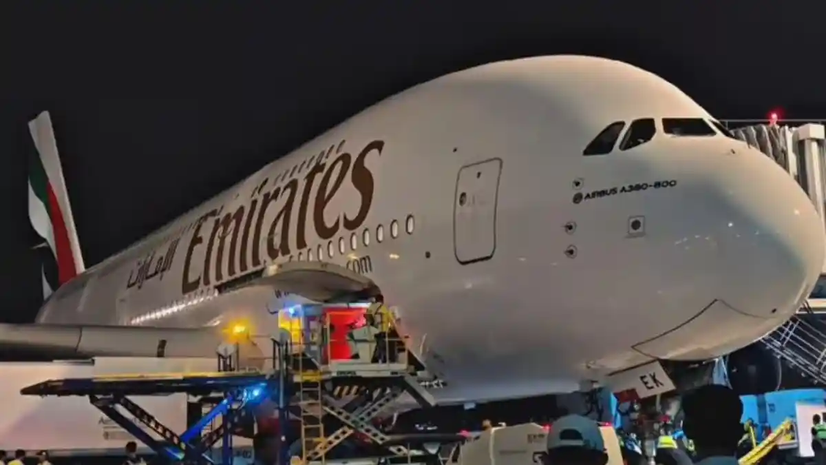 Jemput Skuad AC Milan, Pendaratan Airbus A380-800 di Bandara Soekarno-Hatta Disambut Antusias Warga