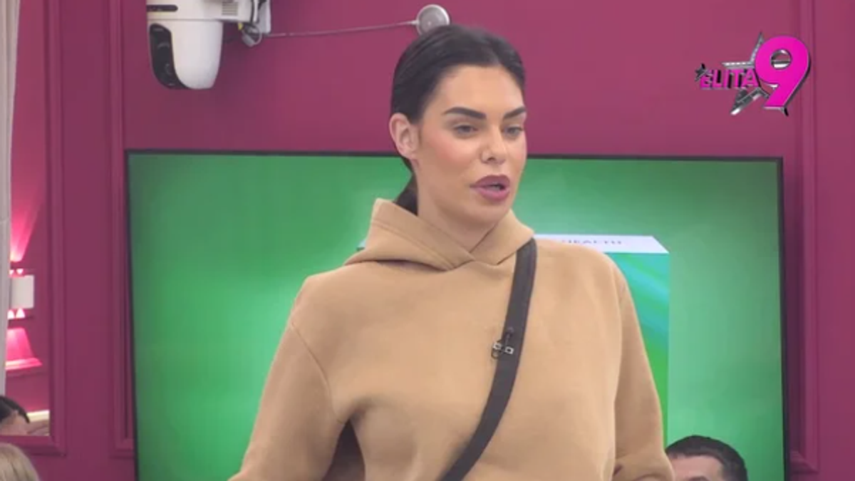 MINA VRBAŠKI PRODUKCIJI TRAŽILA TEST ZA TRUDNOĆU Plače kao kiša i ima jedan zahtev:  "Danima mi je muka"