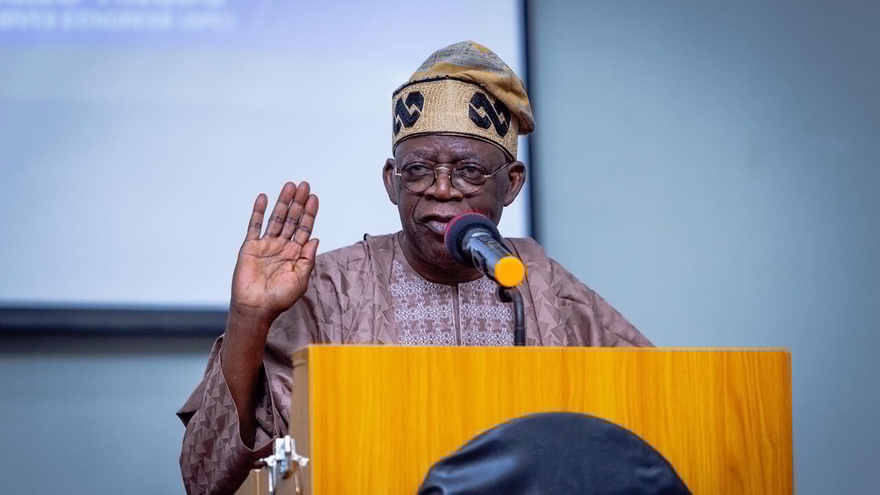 Comment on EFCC speaks on report it raided Tinubu’s house, found N400b new notes by Inscreva-se