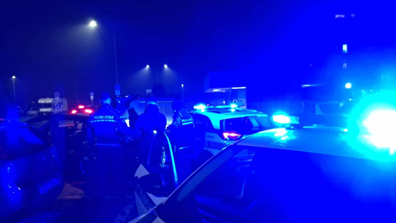 Droni, unità cinofile e 200 agenti: il maxi giro di vite nei quartieri Baggio e Giambellino
