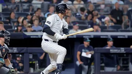 Yankees use four-run seventh inning to defeat Mariners, 4-1