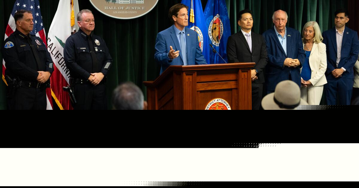 Chabria: Protecting the blue wall of silence is not justice in LAPD whistleblower case
