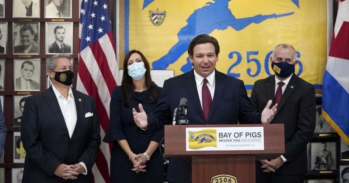 Trump's bungled vaccine rollout is forcing governors to get creative — and political