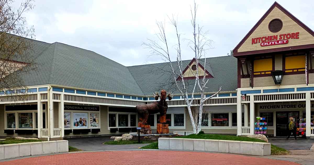 The Enormous Outlet Mall In New Hampshire That’ll Make Your Bargain-Hunting Dreams Come True