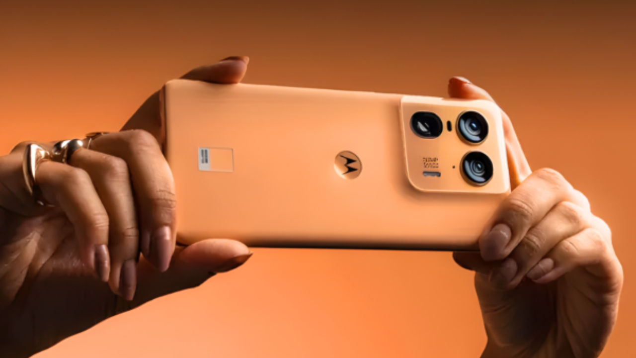 Motorola Edge 50 Ultra 5G price drops by over Rs 17000 on Amazon: Here is how the deal works