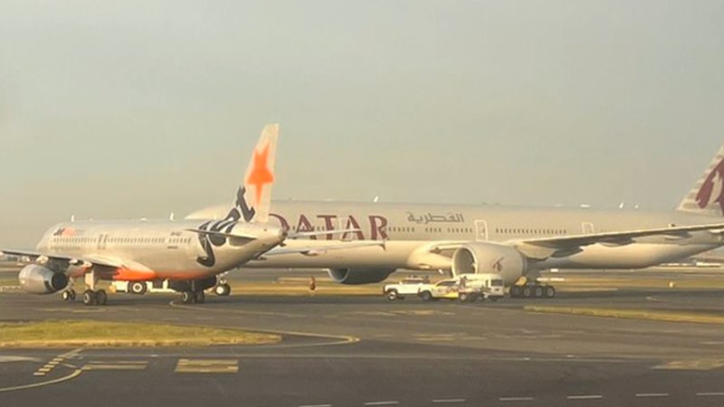 Planes nearly collide at Sydney Airport
