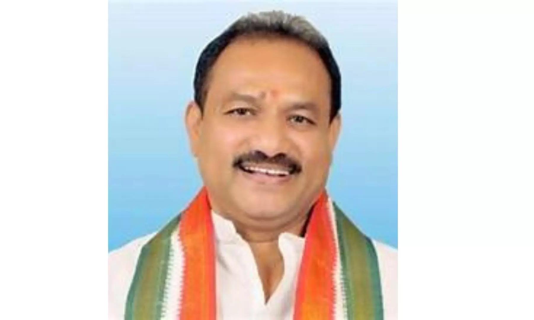 No Political Motive in Issuing Notice to KCR: TPCC Chief