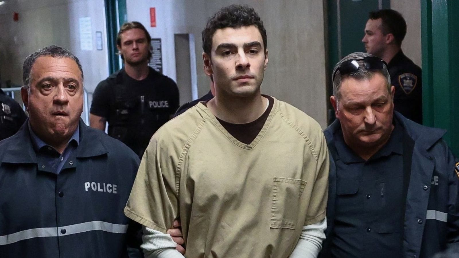 Man poses as FBI agent to try to free Luigi Mangione from jail, reports