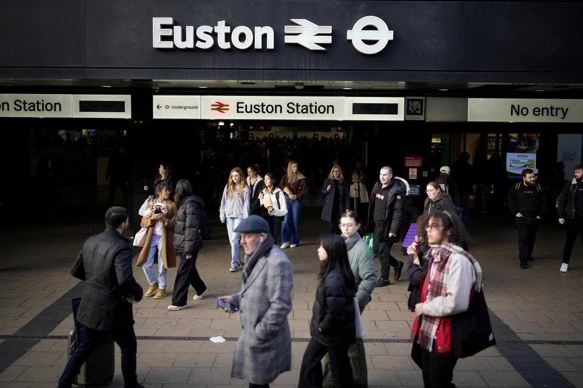 Trains to and from London face major disruption due to electrical fault affecting UK rail