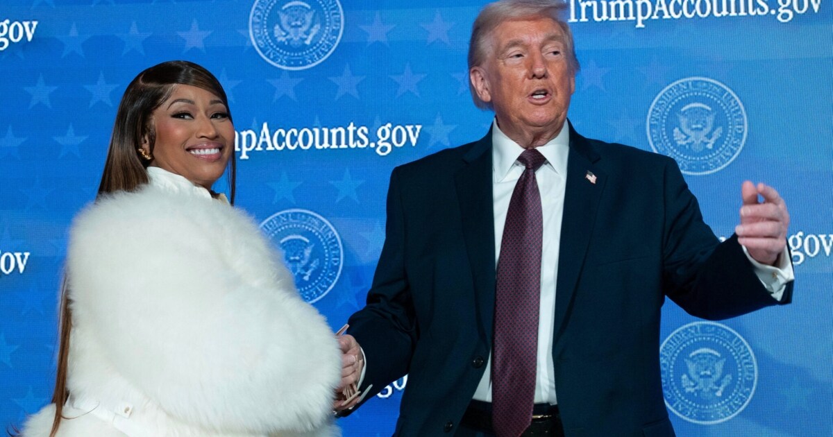 Politisch wie nie - „Größter Fan“: Nicki Minaj hält Händchen mit Trump