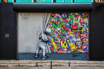 Sustainable hybrid coating for the conservation of street-art