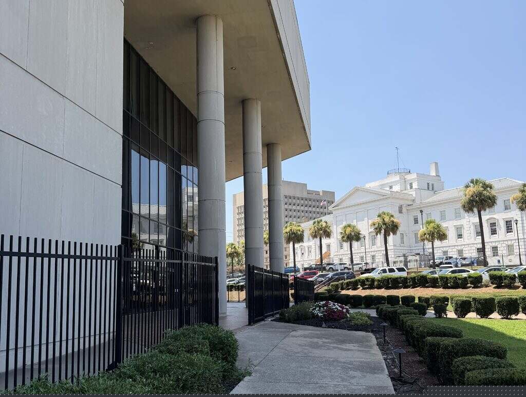 Comment on Republican Party, Election Commission Sued Over Selective Ballot Access by Veni,vidi,vici