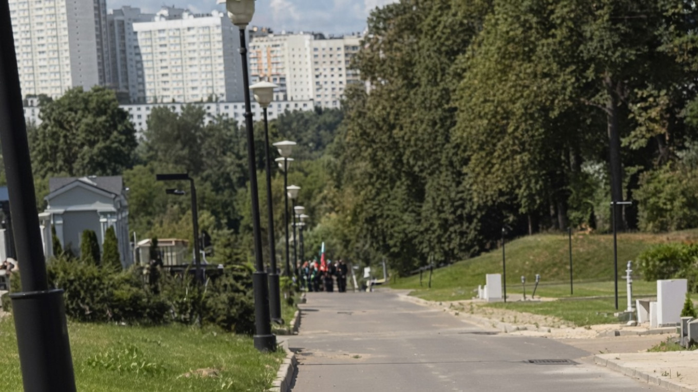 A secret funeral for a Defense Ministry general was held in Moscow following the Balzi Rossi restaurant explosion