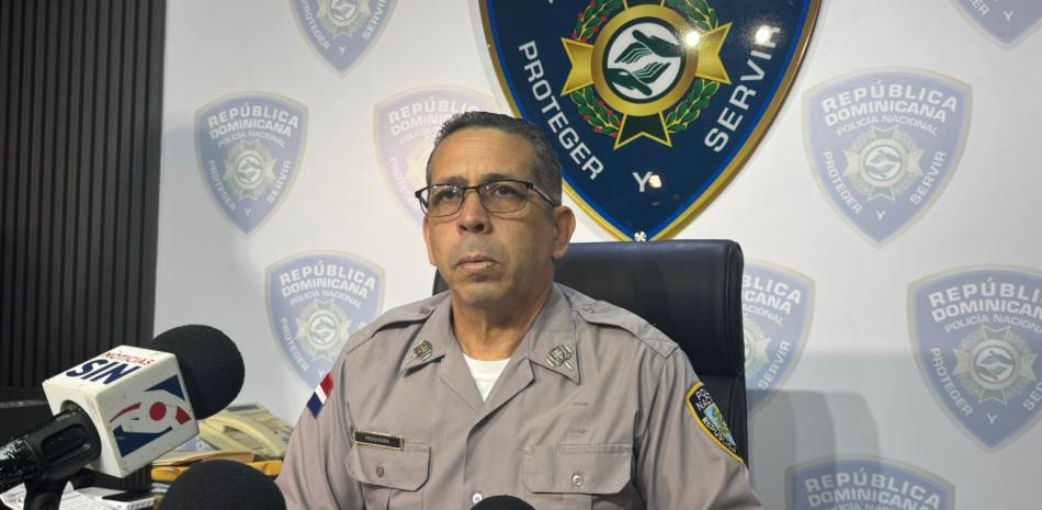 Policía persigue hombre acusado de lanzar menor desde tercer nivel en Santo Domingo Oeste