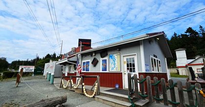 People Drive From All Over Washington To Eat At This Hole-In-The-Wall Seafood Shack