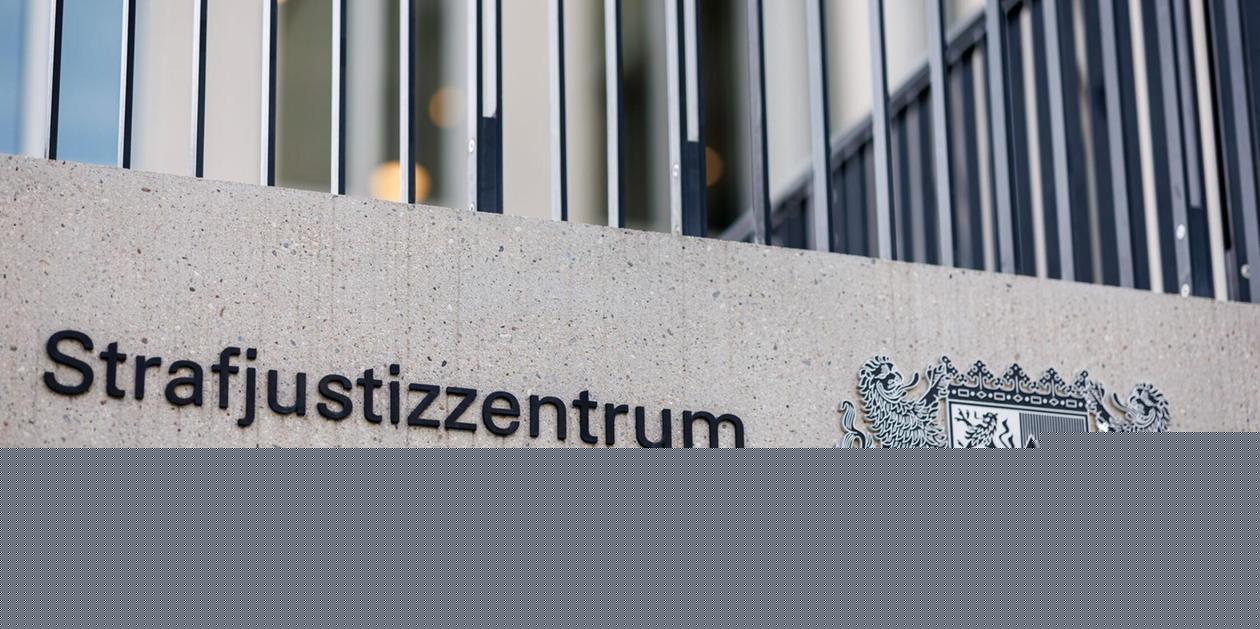 Frau mit Unbekannten an A73-Parkplatz vergewaltigt und Stiefkind missbraucht: 59-Jähriger verurteilt