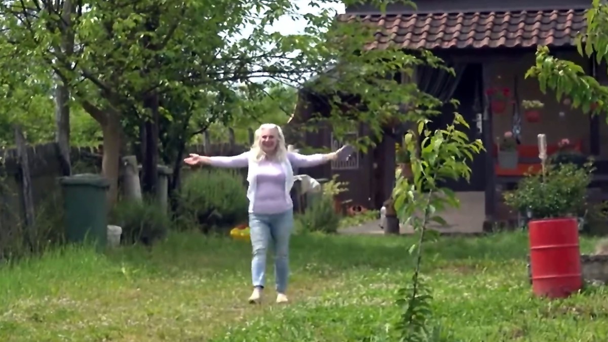 "IMAO JE NAPADE, TREBALO SE IZBORITI SA TIM" Pevačica zbog unuka sa autizmom otišla da živi na selo, pa morala da donese najtežu odluku: "Postao je agresivan"