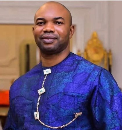 Businessman marks 50th birthday with public book presentation