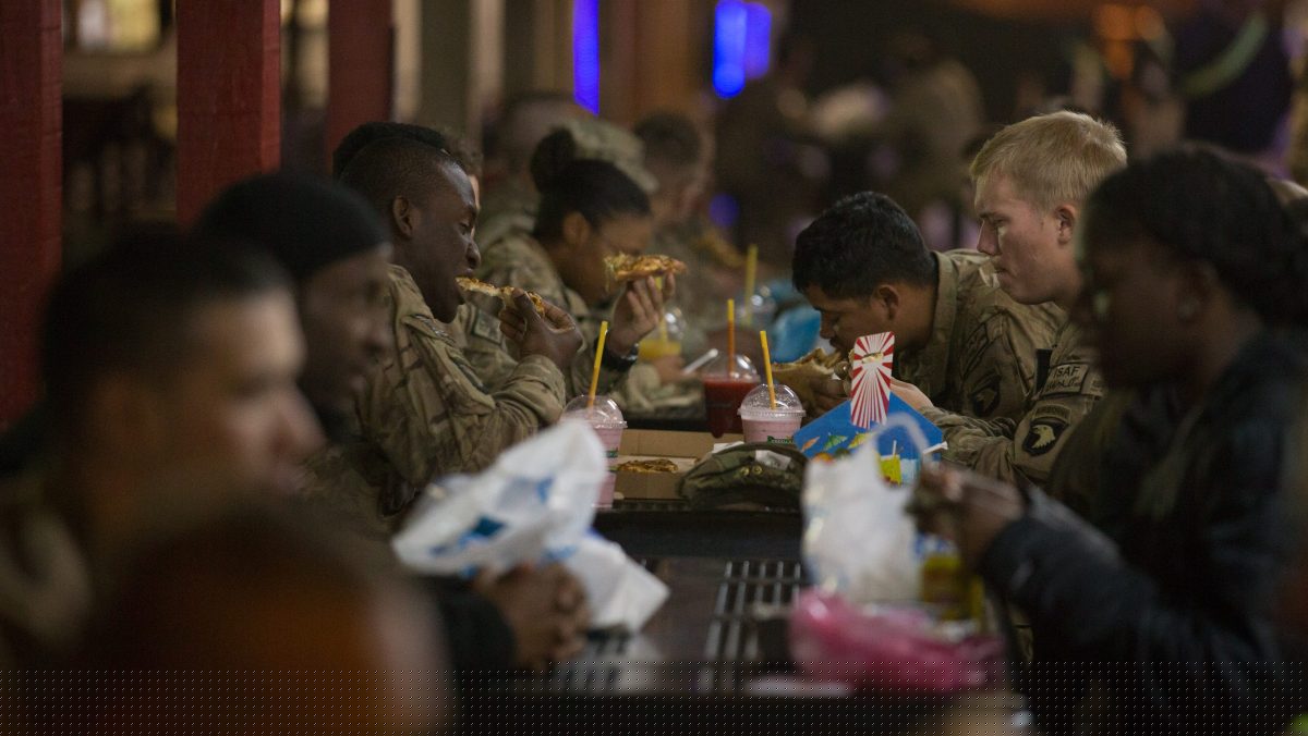 New Army program will let some soldiers use meal cards at Subway, Burger King, Starbucks