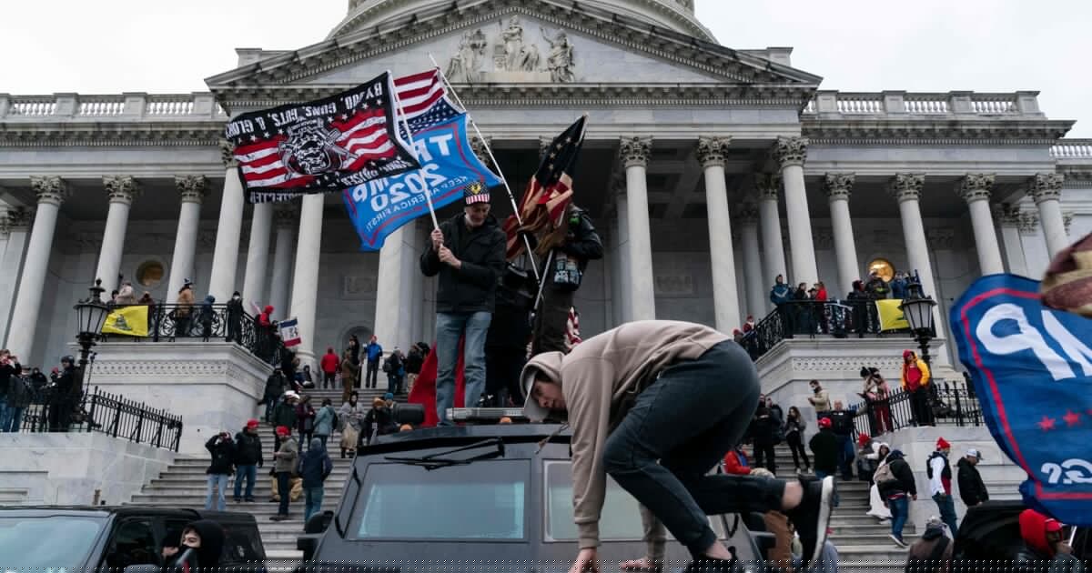 Streit um Konto-Sperre - YouTube legt Trump-Klage mit Millionenzahlung bei