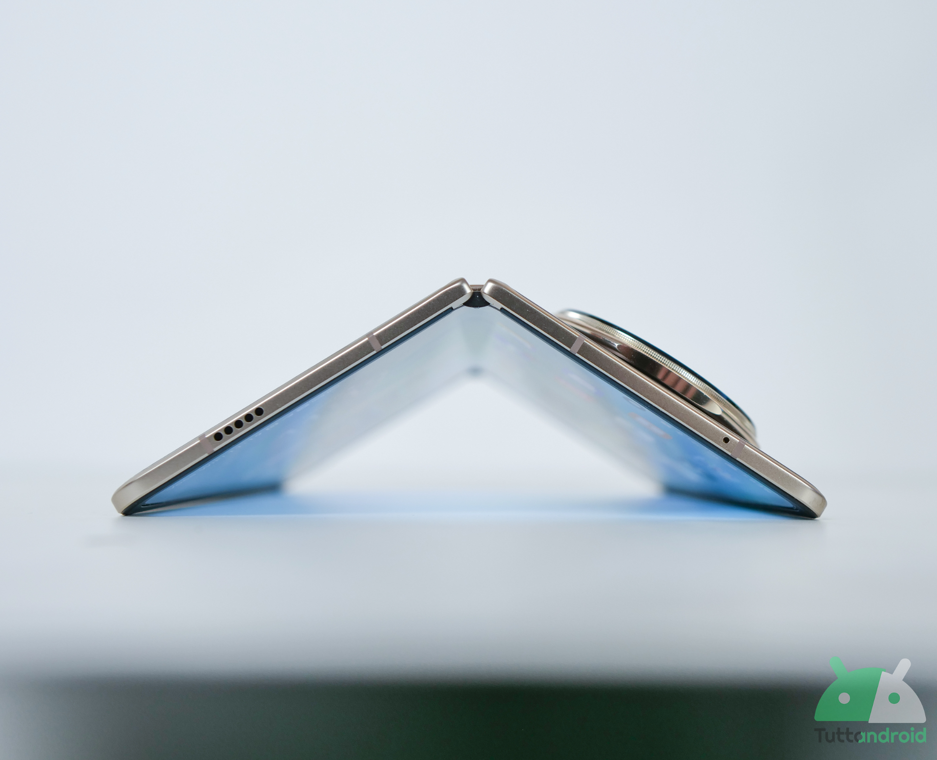 Samsung, HONOR e Apple punteranno su pieghevoli più larghi nel 2026
