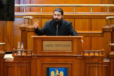 AUR a votat împotriva legii privind decarbonizarea încălzirii, pentru că impune restricții pentru milioane de români care se încălzesc cu lemne