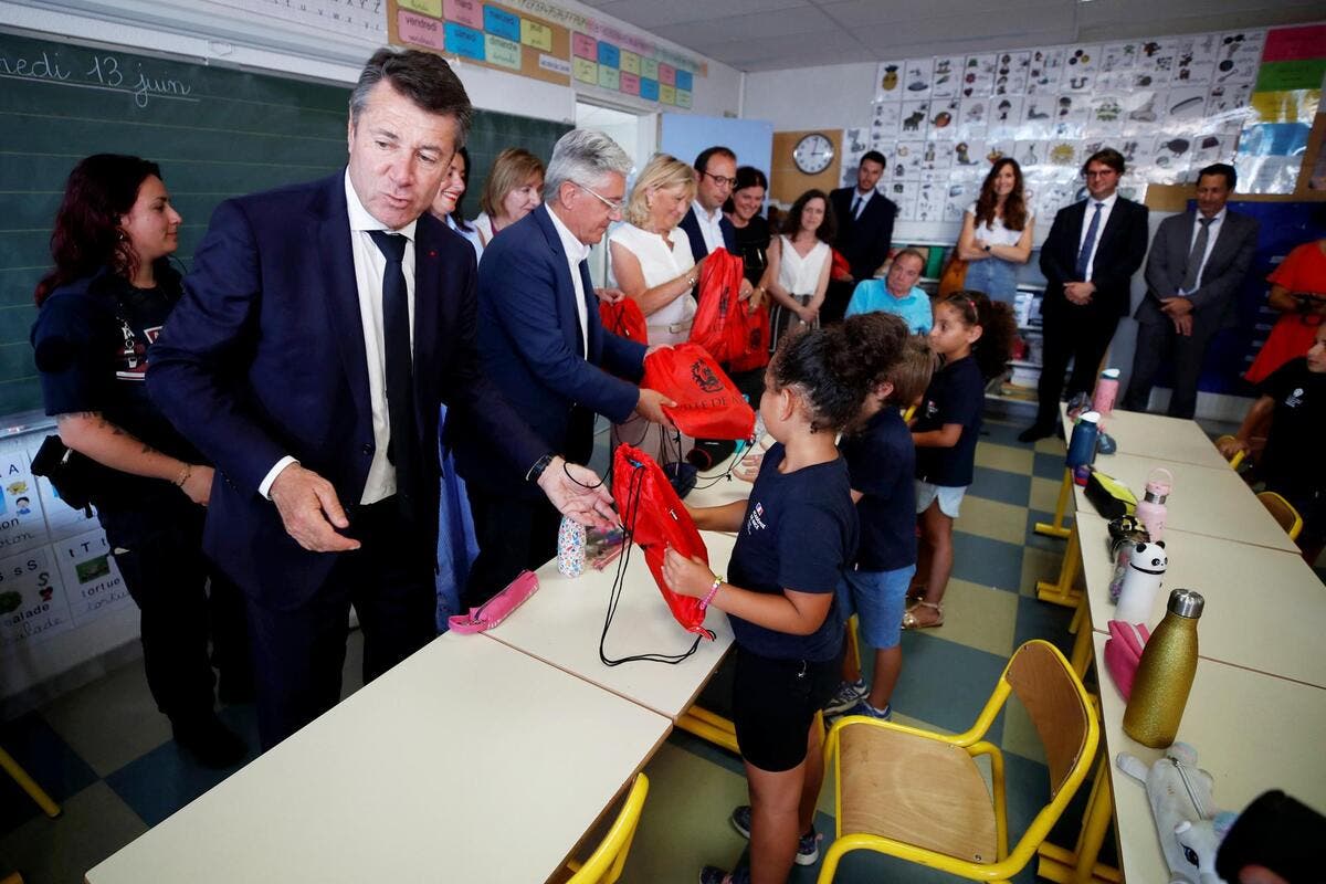 Kits scolaires supprimés : « Le temps des cadeaux électoraux payés par les contribuables est terminé », persiste Éric Ciotti