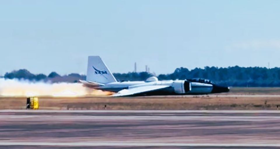 US “Nuclear Spying” Aircraft Survives Near-Fatal Crash, Makes Dramatic Belly Landing in Texas as Questions Grow Over NASA’s Aging WB-57F Fleet