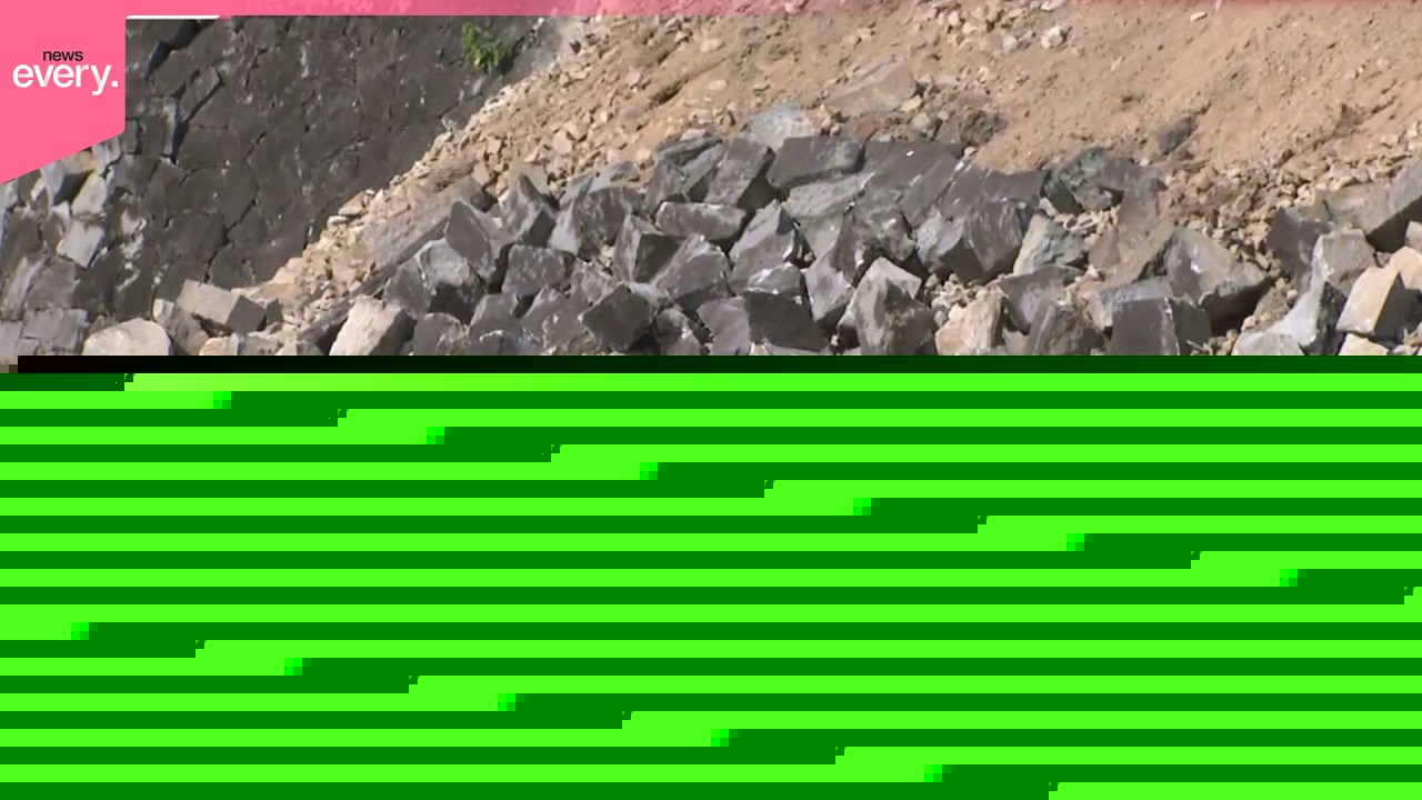 Stone Walls Collapse at Kumamoto Castle