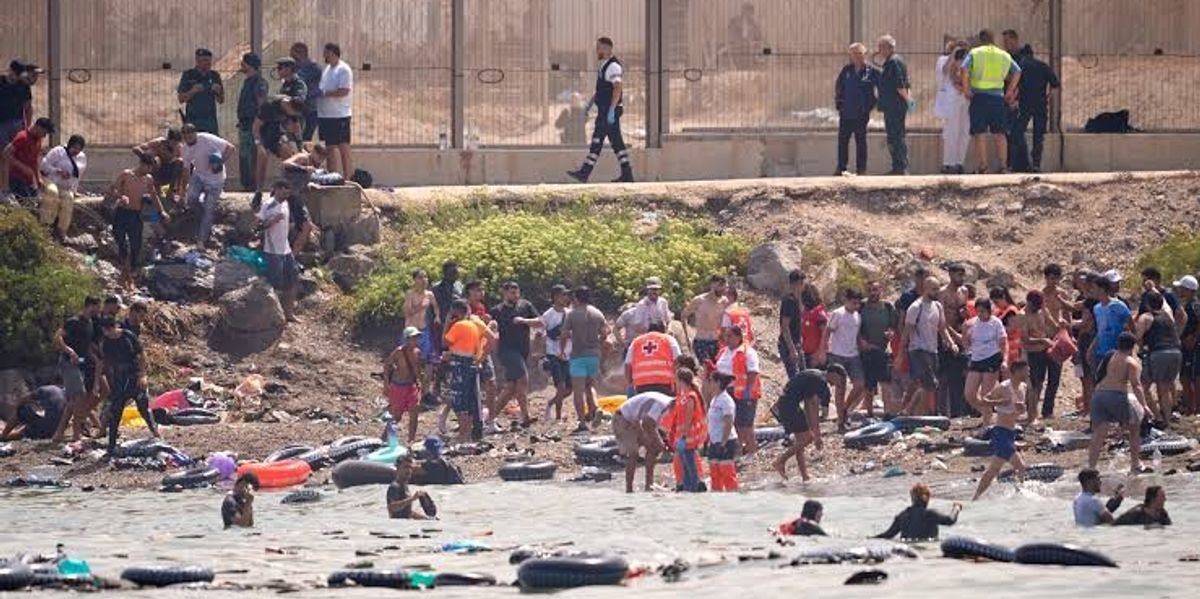 Alarm në Ceuta, raportohen raste përdhunimi ndaj të miturve pas fluksit të emigrantëve