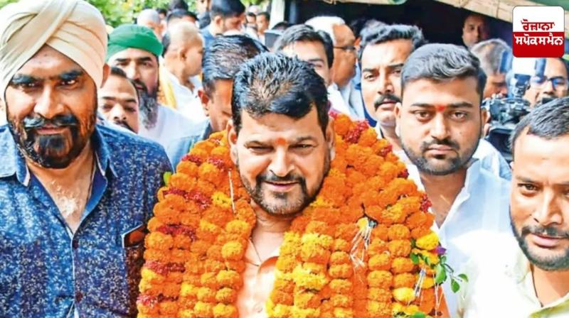 Brij Bhushan Sharan Singh Gets Hero's Welcome in Gonda After Acquittal