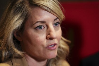 Ottawa, South Korea pledge to bring auto manufacturing to Canada
