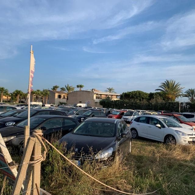Continua l'assalto dei chioschi allo Stagnone di Marsala / 1