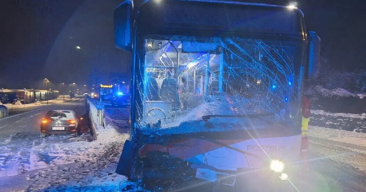 Unfall in Zell am See - Auto krachte in Linienbus: 17-Jährige verletzt
