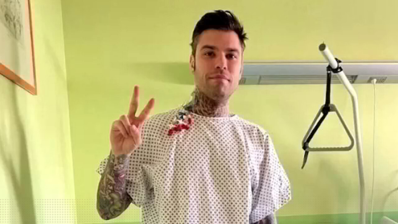 Fedez arriva in ambulanza in ospedale a Milano: come sta ora il rapper