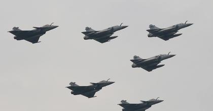 India, France to Sign Contract for 26 Rafale Marine Fighters