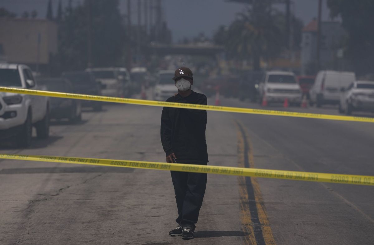 LAUSD enfrenta 14 exigencias para reabrir escuelas tras incendio de 85 millones de libras de alimentos