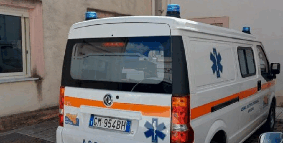 Electric ambulance without “driver”: Stromboli reuse the MotoApe