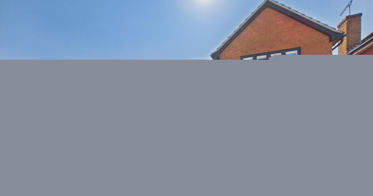 House with bar and sauna in the garden for sale for £750,000