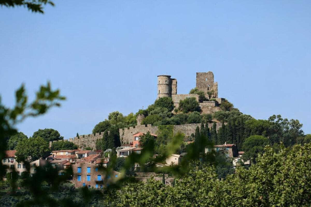 En recoupant archives, fouilles archéologiques et modèle 3D, l’emblématique château de Grimaud dévoile son histoire et son vrai visage