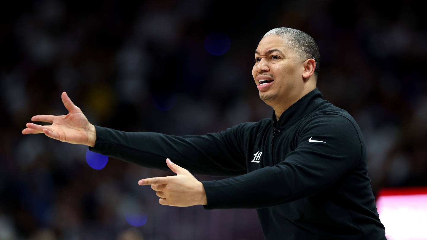 Suns fans are dying laughing at Ty Lue's delusional Bradley Beal comments