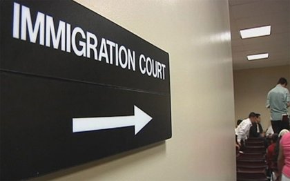 La millonaria multa que recibió una mujer por no cumplir con orden de deportación en EEUU