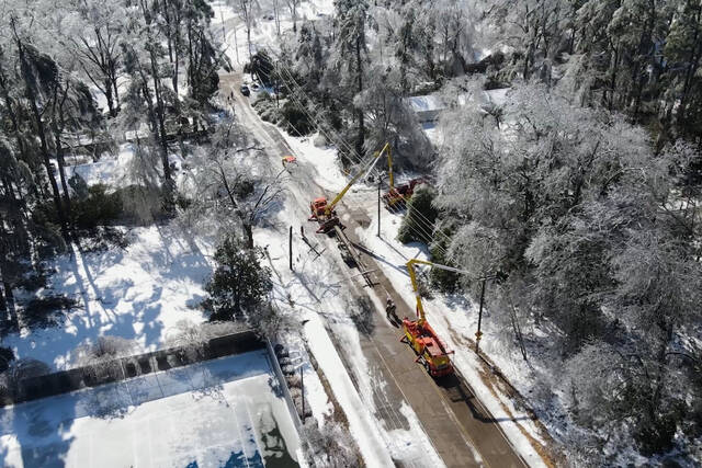 Worries deepen in U.S. South after days of grappling with snow, ice and widespread outages