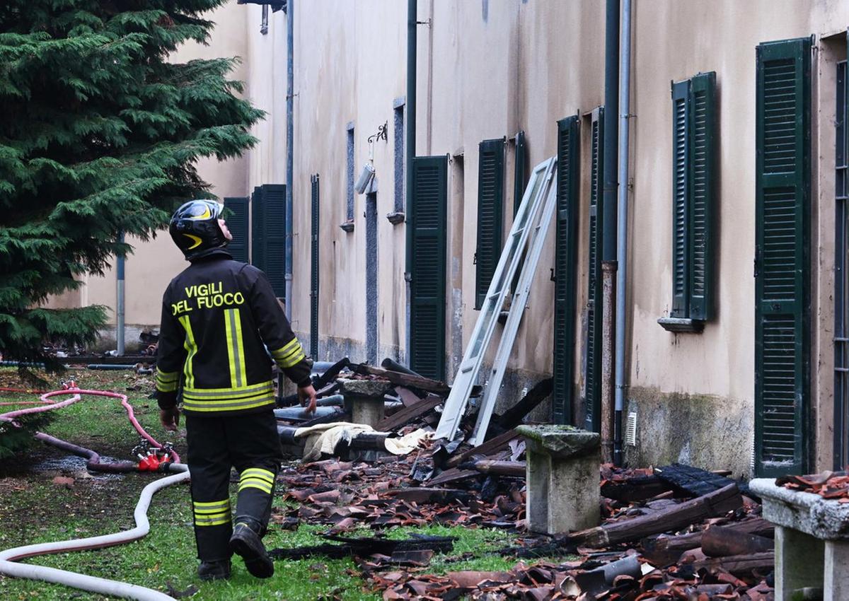 Il monastero distrutto dal fuoco. Già raccolti oltre 40mila euro