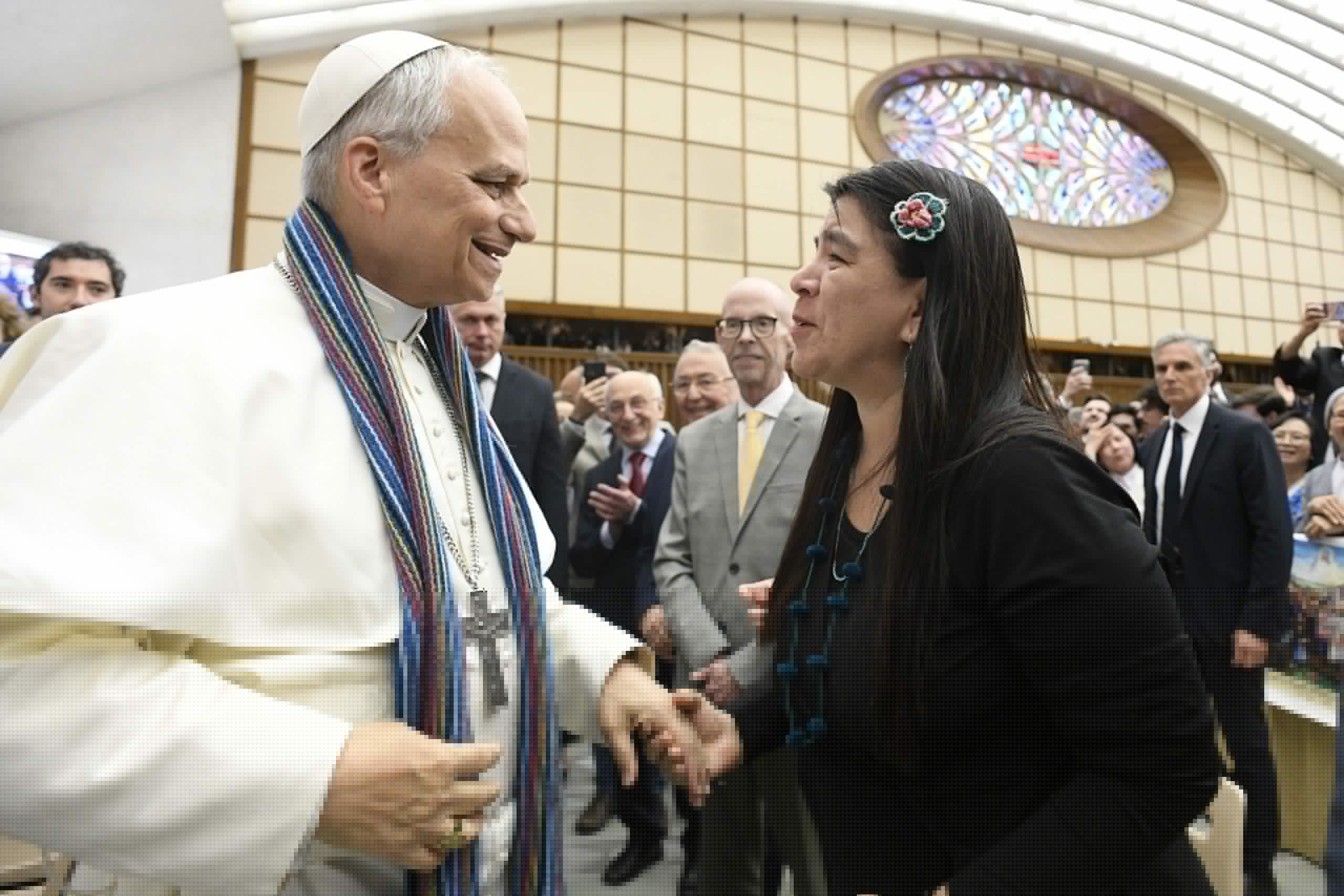 Pope Leo XIV calls for the release of imprisoned journalists, tells media to be peacemakers